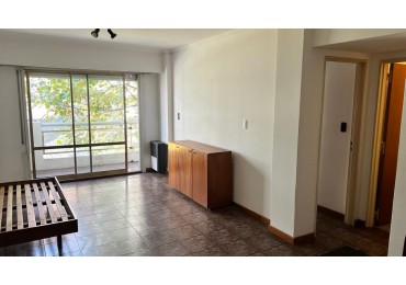 DEPARTAMENTO DE 2 AMB A LA CALLE CON BALCON CORRIDO