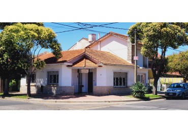 CHALET DE 4 AMB CON PATIO Y GARAJE