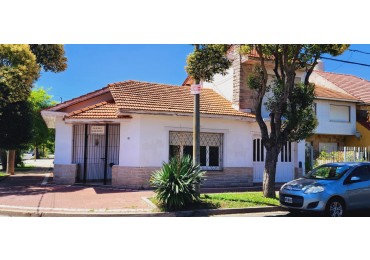 CHALET DE 4 AMB CON PATIO Y GARAJE