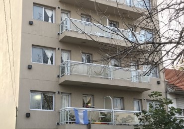 DEPARTAMENTO DE 2 AMB EXTERNO CON BALCON Y COCHERA 