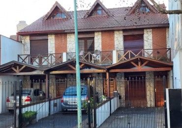 DUPLEX DE 4 AMB CON ENTRADA DE AUTO TECHADA Y PARQUE