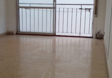 DEPARTAMENTO DE 1 AMB LATERAL CON BALCON FRANCES