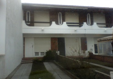 DUPLEX DE 3 AMB CON PARQUE. QUINCHO Y ENTRADA DE AUTO