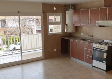 DEPARTAMENTO DE 2 AMB AMPLIO A METROS DEL MAR 