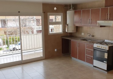 DEPARTAMENTO DE 2 AMB AMPLIO A METROS DEL MAR 